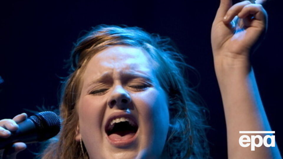 Адель продолжит сотрудничество с Доланом, снявшим клип Hello