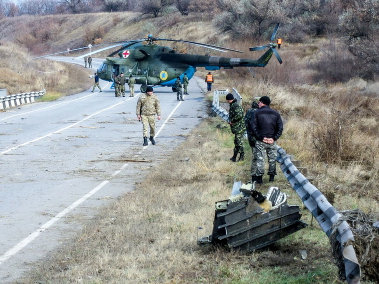 По словам очевидца, обломки самолета были разбросаны в радиусе километра