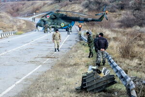 По словам очевидца, обломки самолета были разбросаны в радиусе километра