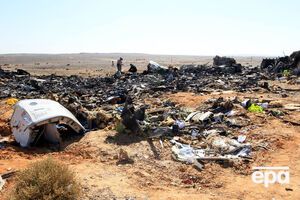 Спустя две недели после катастрофы значительная часть обломков самолета все еще не собрана