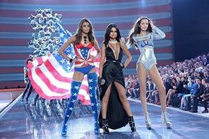 Гомес экспериментирует с внешностью