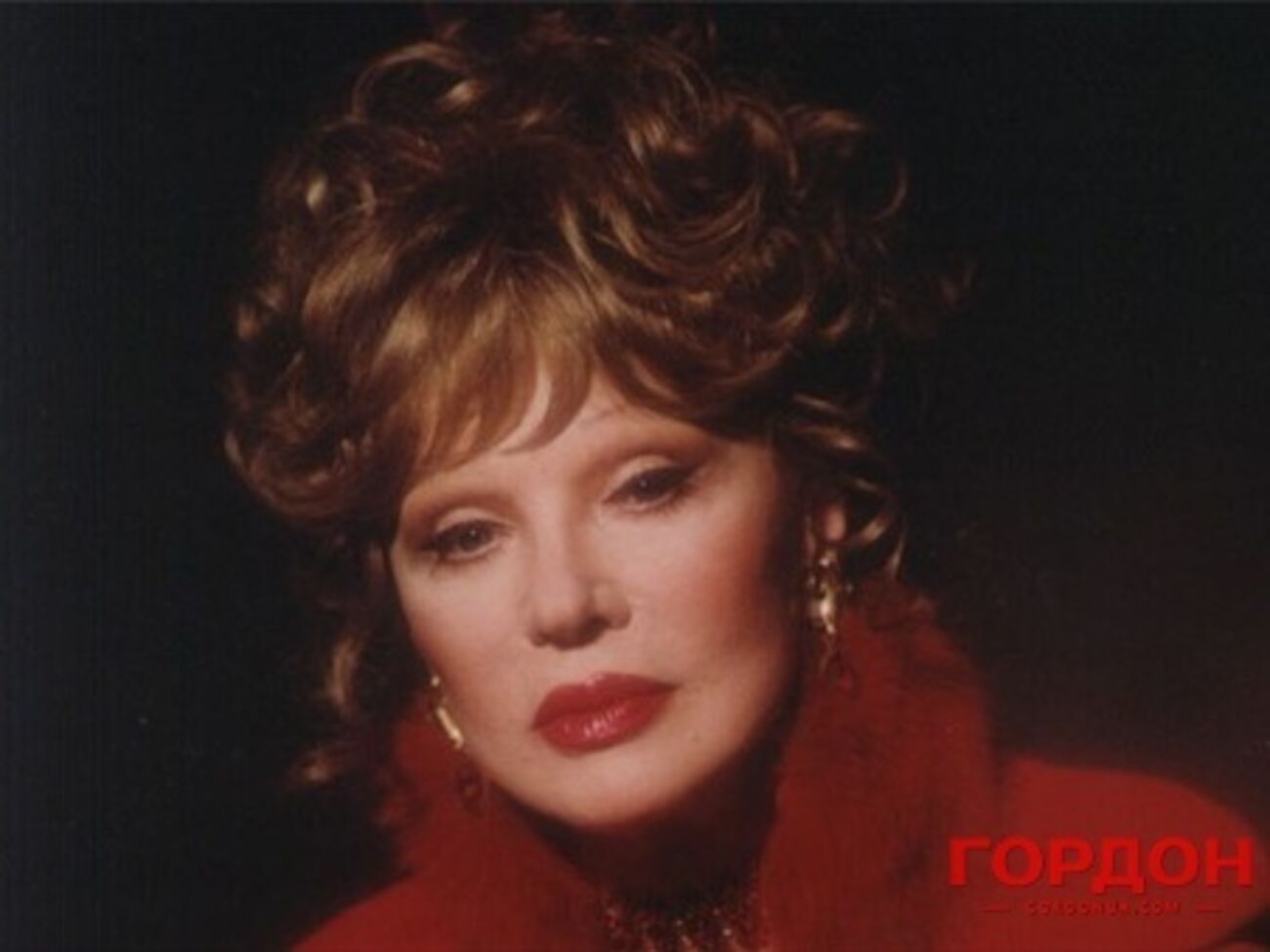 События сериала "Люся Гурченко" рассказывают о жизни и творчестве актрисы до периода перестройки