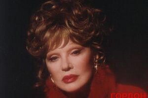 События сериала "Люся Гурченко" рассказывают о жизни и творчестве актрисы до периода перестройки