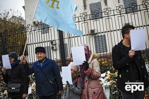 Митинг против нарушений прав на свободу слова в Крыму под посольством РФ в Киеве
