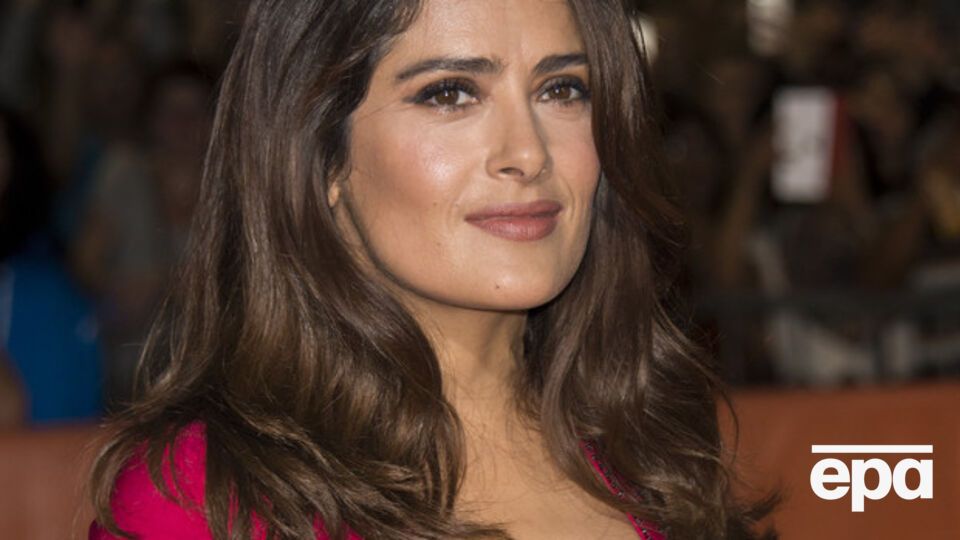 Хайек предстала в образе восточной танцовщицы