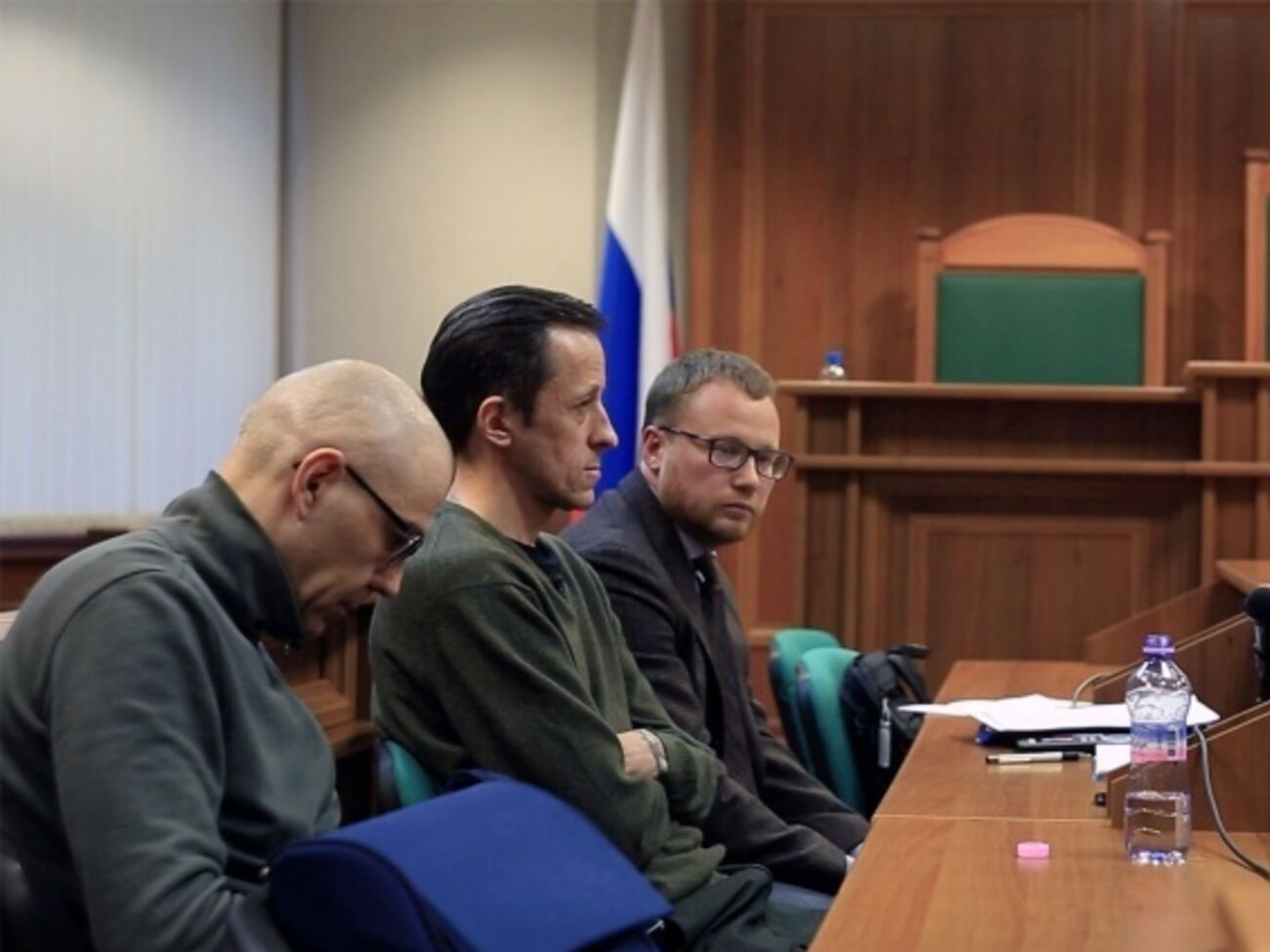 Участники группы "Кровосток" и адвокат Дамир Гайнудтинов (справа) на заседании суда в Ярославле