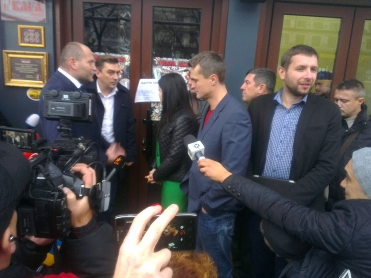 Депутаты пикетируют Дом профсоюзов