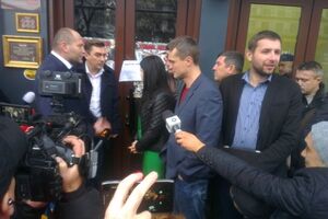 Депутаты пикетируют Дом профсоюзов