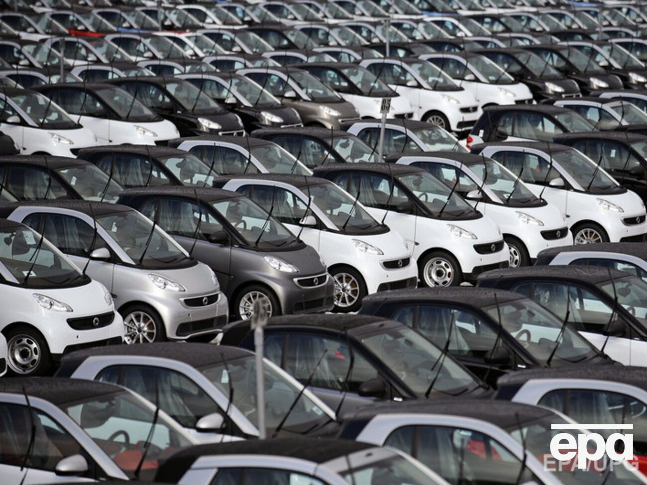 Октябрь стал лучшим месяцем по продажам авто в 2015 году