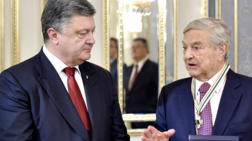 Порошенко вручил награду Соросу за значительные заслуги в укреплении международного авторитета Украины
