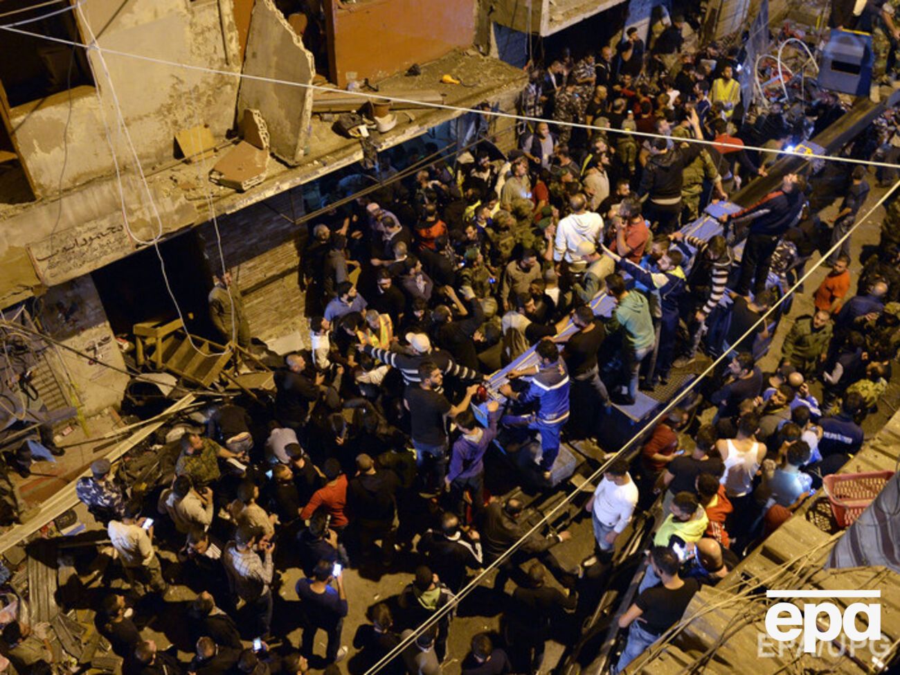 Взрывы прогремели на заполненной людьми улице