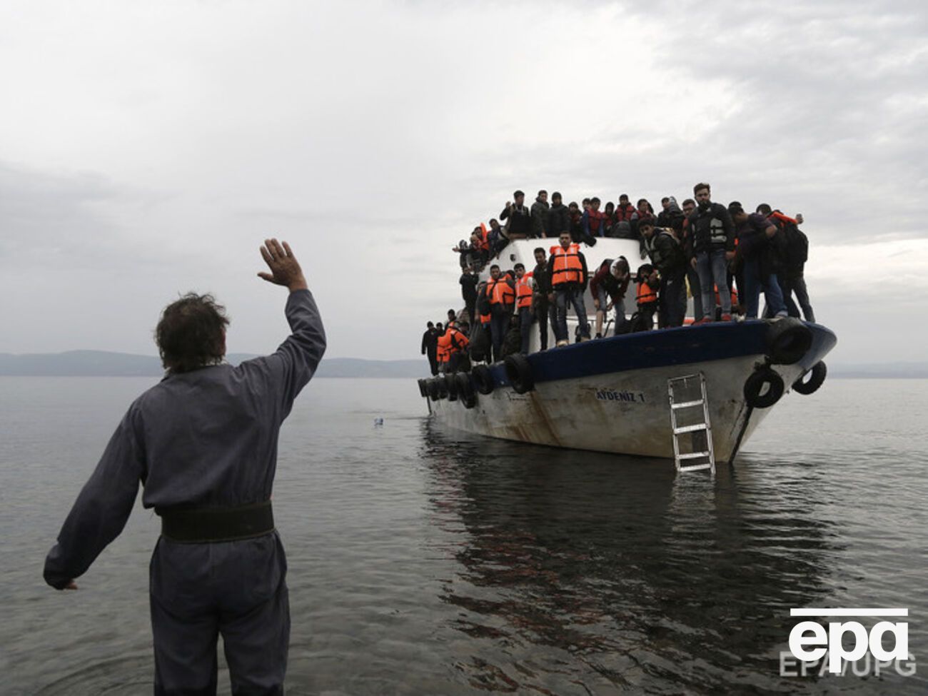 Массовый приток беженцев в ЕС ставит под угрозу будущее Шенгенского соглашения, заявил Туск