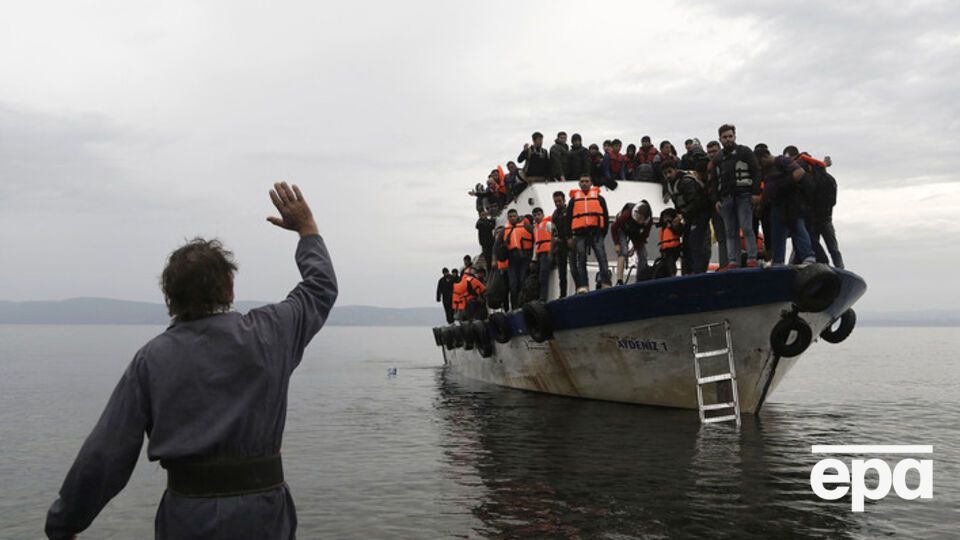 Массовый приток беженцев в ЕС ставит под угрозу будущее Шенгенского соглашения, заявил Туск