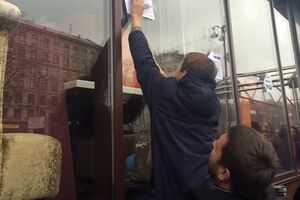 Днем пикетчики требовали расторгнуть договор аренды Дома профсоюзов с кафе