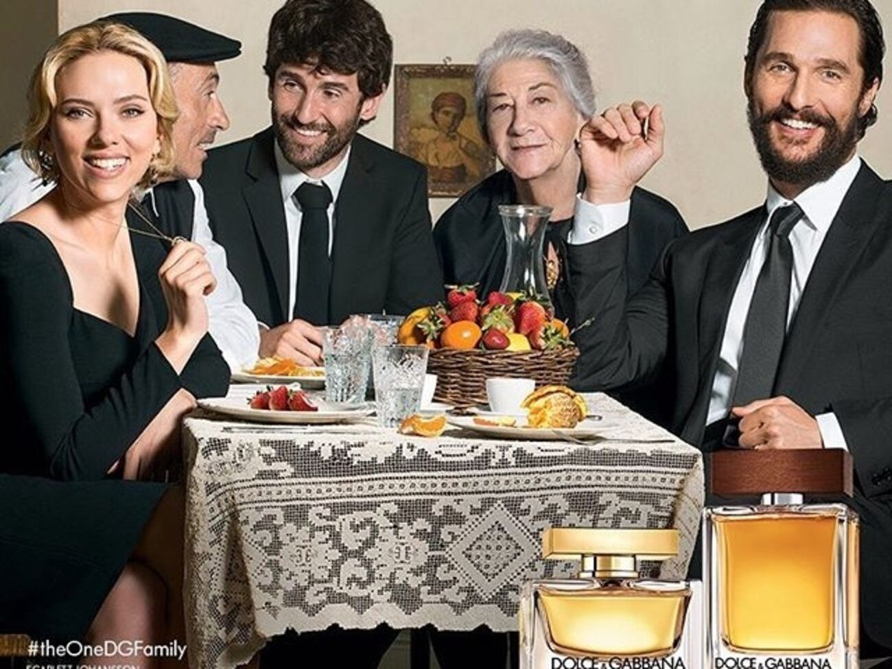 Йоханссон и Макконахи одновременно представили женский и мужской аромат The One