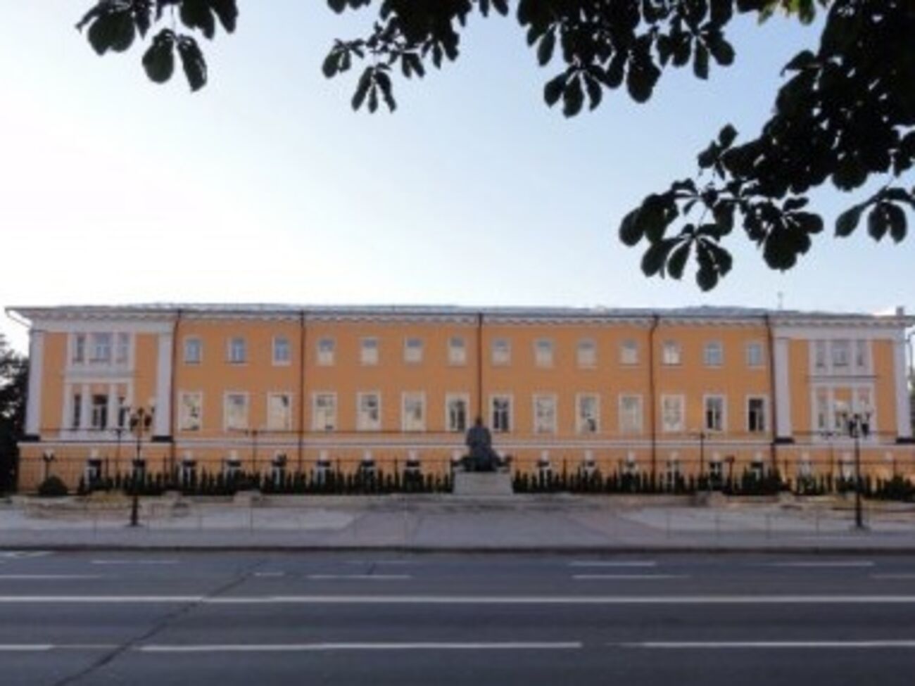 Кто-то из учеников принес в школу вещество, из-за которого девять девятиклассников слегли в больницу