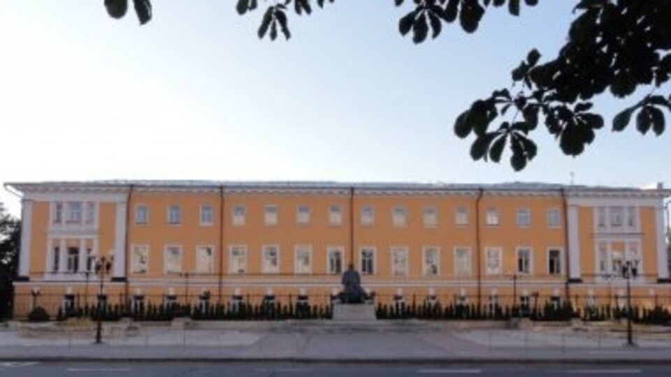 Кто-то из учеников принес в школу вещество, из-за которого девять девятиклассников слегли в больницу