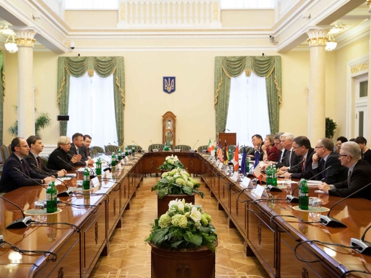 Руководство Нацбанка провело встречу с послами стран "Большой семерки"