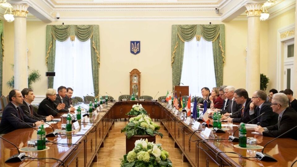 Руководство Нацбанка провело встречу с послами стран "Большой семерки"