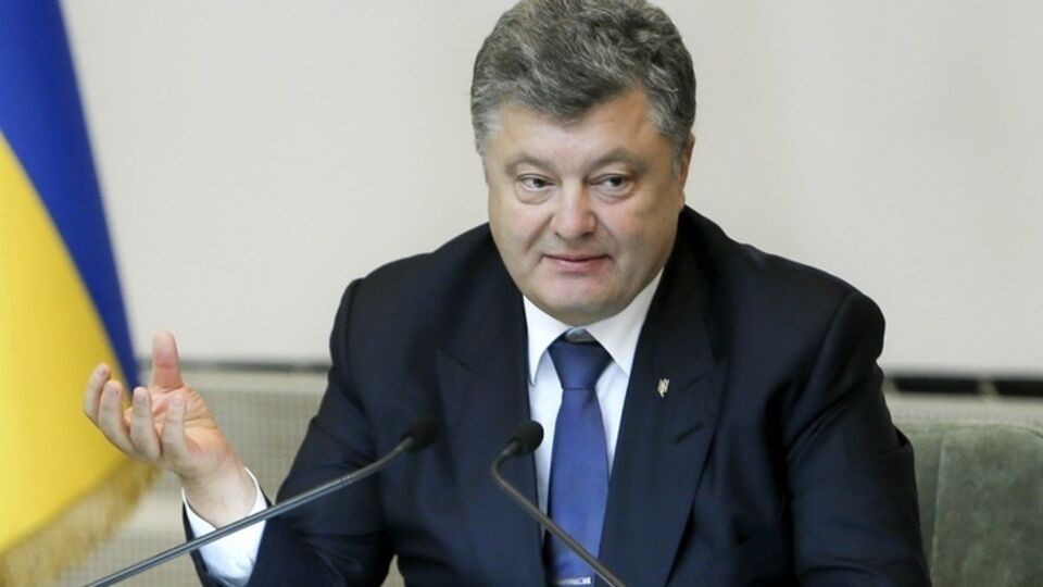 Россия прибегла к торговой войне против Украины, заявил Порошенко