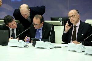 Олланд: В Париж введены усиленные подразделения силовиков