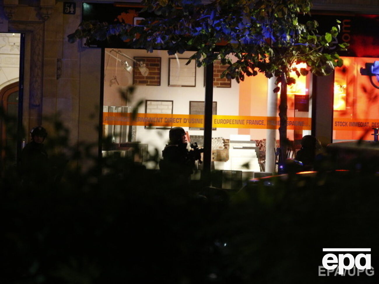 В концертном зале Bataclan продолжают находиться заложники