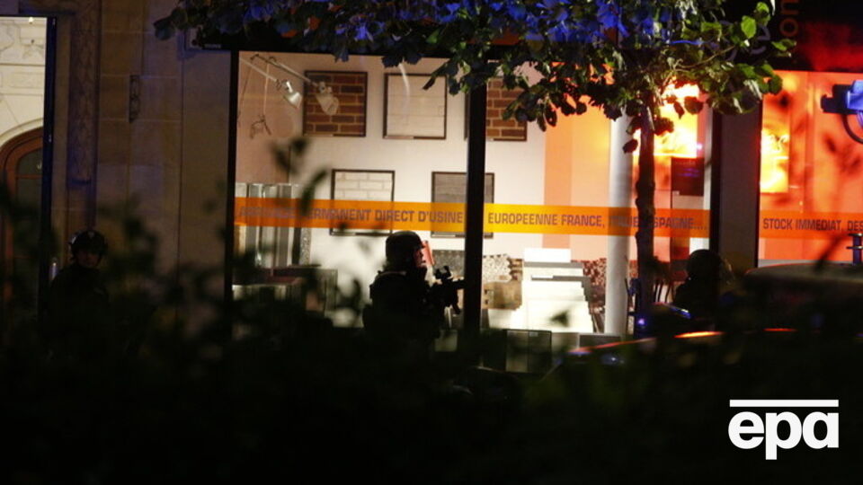 В концертном зале Bataclan продолжают находиться заложники