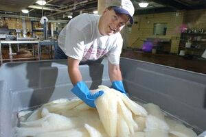 В Норвегии производство лютефикса, вымоченной в соде рыбы, поставлено на поток