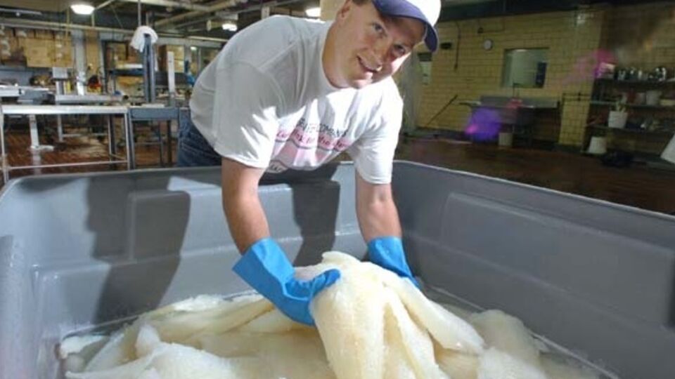 В Норвегии производство лютефикса, вымоченной в соде рыбы, поставлено на поток