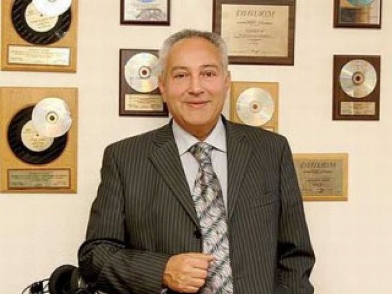 "У меня ректорская ставка, 24 разряд &ndash;&nbsp;самая высокая. На нее накручиваются коэффициенты народного артиста и профессора, еще я &ndash;&nbsp;заведующий кафедрой. Выходит, что зарплата больше, чем у депутата"