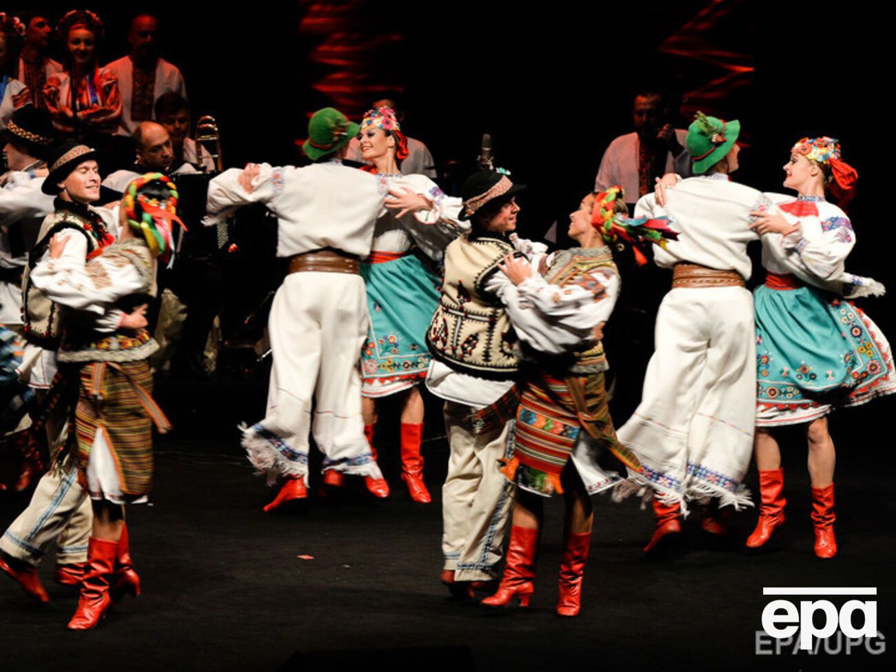 Авторы письма:&nbsp;У нашому мистецтві є живі творчі традиції, на яких український театр не тільки тримався, але й здобував великі творчі перемоги впродовж всього ХХ століття