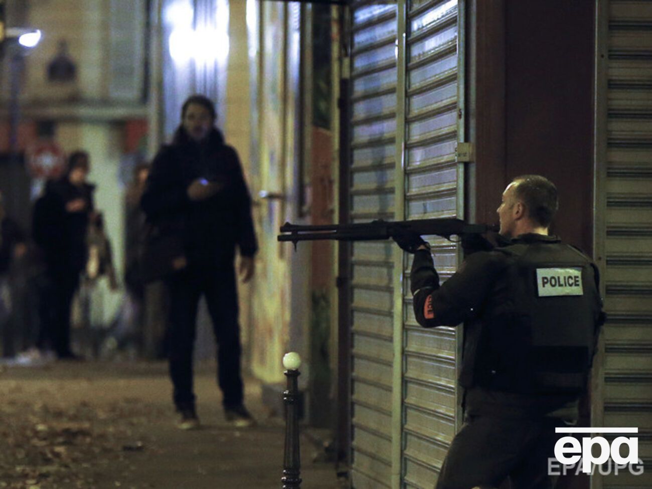 Количество жертв терактов в Париже превысило 150 человек