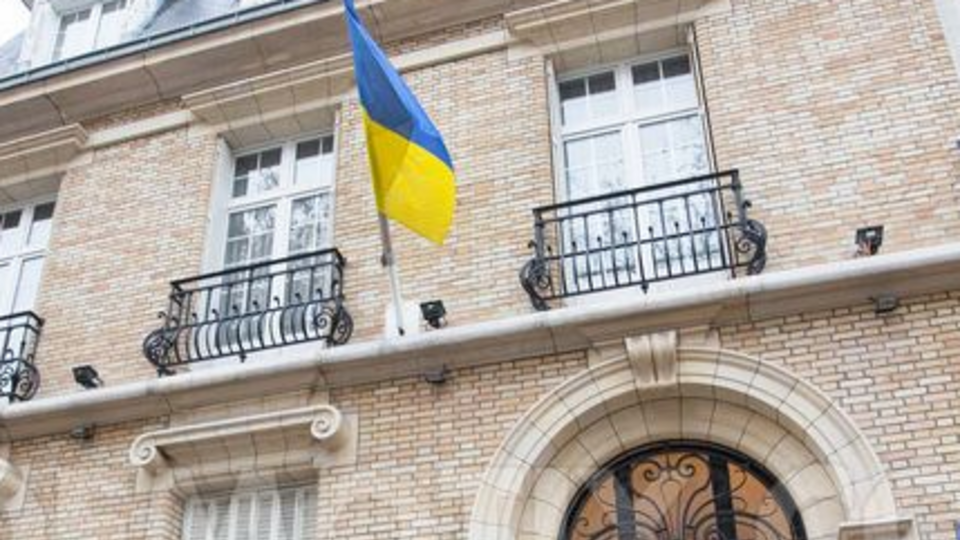 На данный момент у дипломатов нет данных, есть ли среди погибших или пострадавших граждане Украины