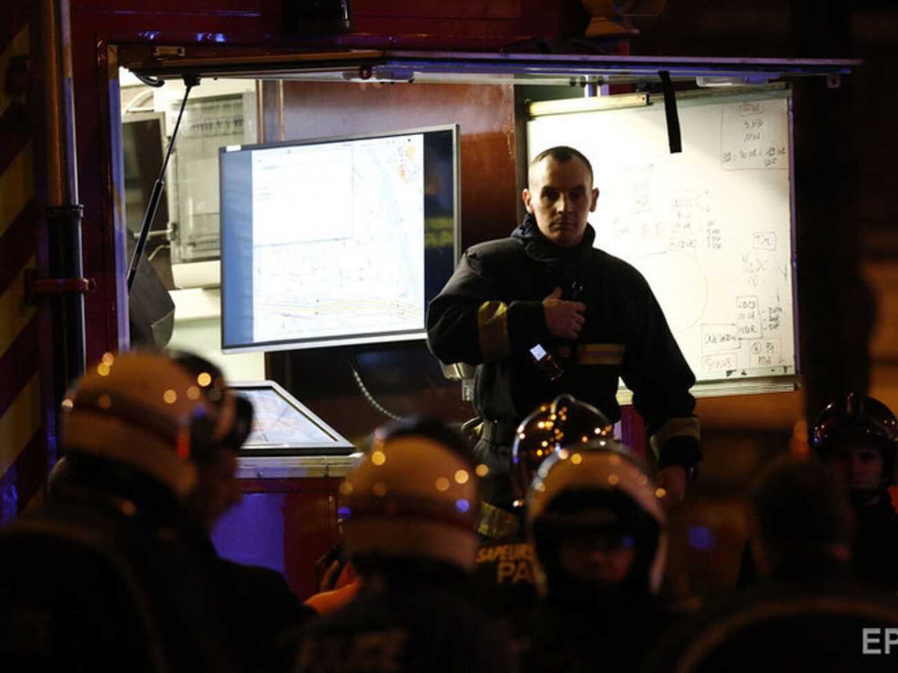 Правительство Франции направило в Париж 1500 дополнительных солдат