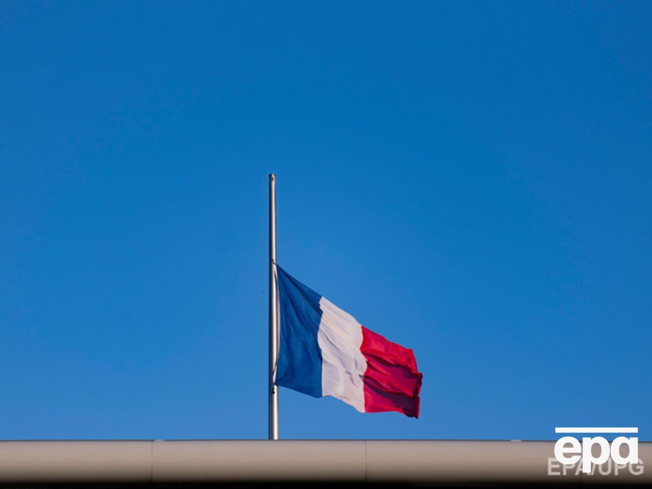 ИГИЛ: Они гордятся тем, что с самолетов наносят удары по мусульманам на земле Халифата. Но самолеты не помогли им на улицах Парижа и его гнилых аллеях