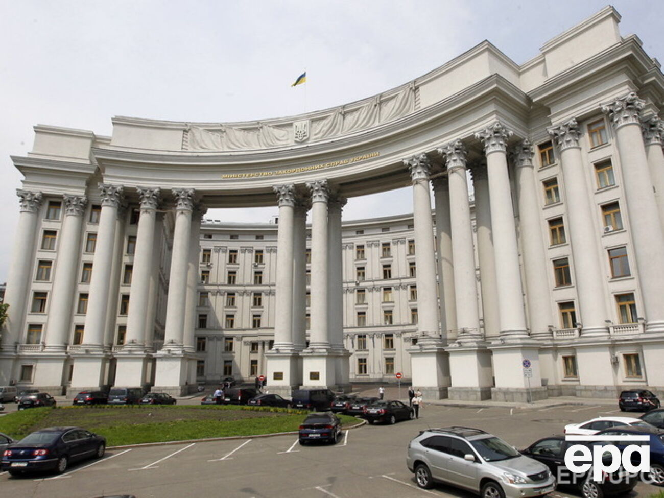 МИД рекомендует украинцам не ездить в Париж