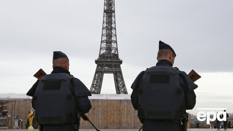 Правоохранительные органы Франции продолжают работу на месте терактов