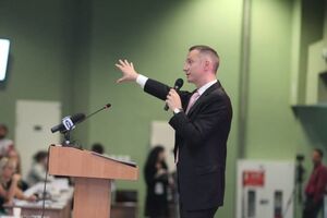 Ложкин выступает за сокращение госслужащих в Украине
