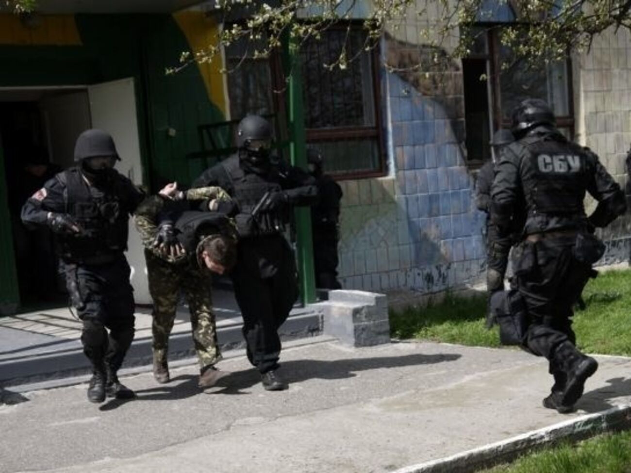 В Украине усилилась угроза терактов, заявил президент