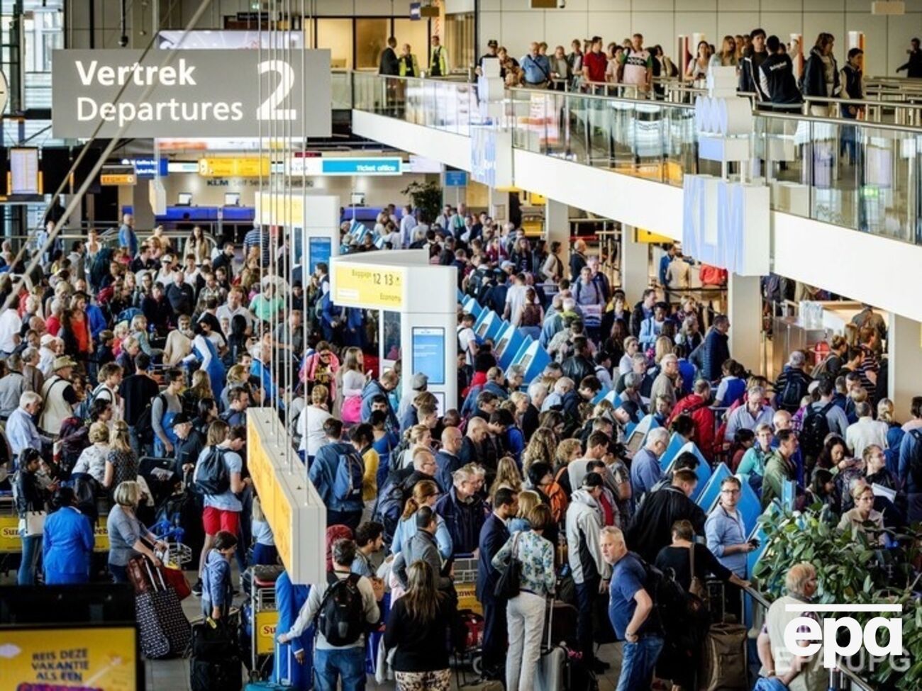 Пассажиров французского рейса задержали в аэропорту Схипхол