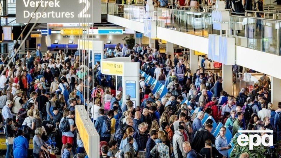 Пассажиров французского рейса задержали в аэропорту Схипхол