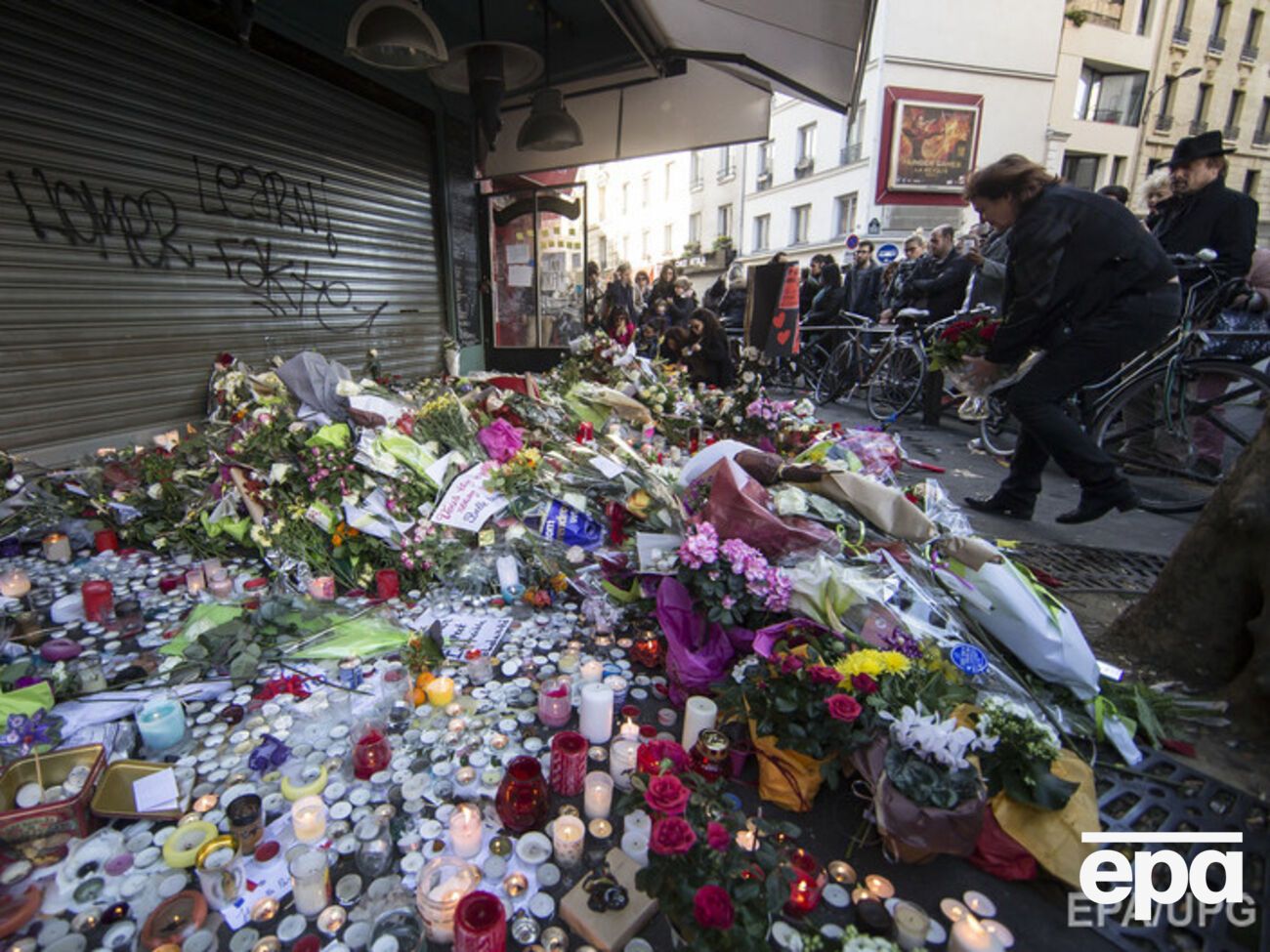 Во Франции объявлен траур по погибшим в серии парижских терактов 13 сентября