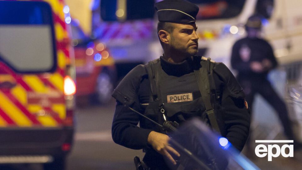 Один из подозреваемых в организации терактов в Париже объявлен в розыск