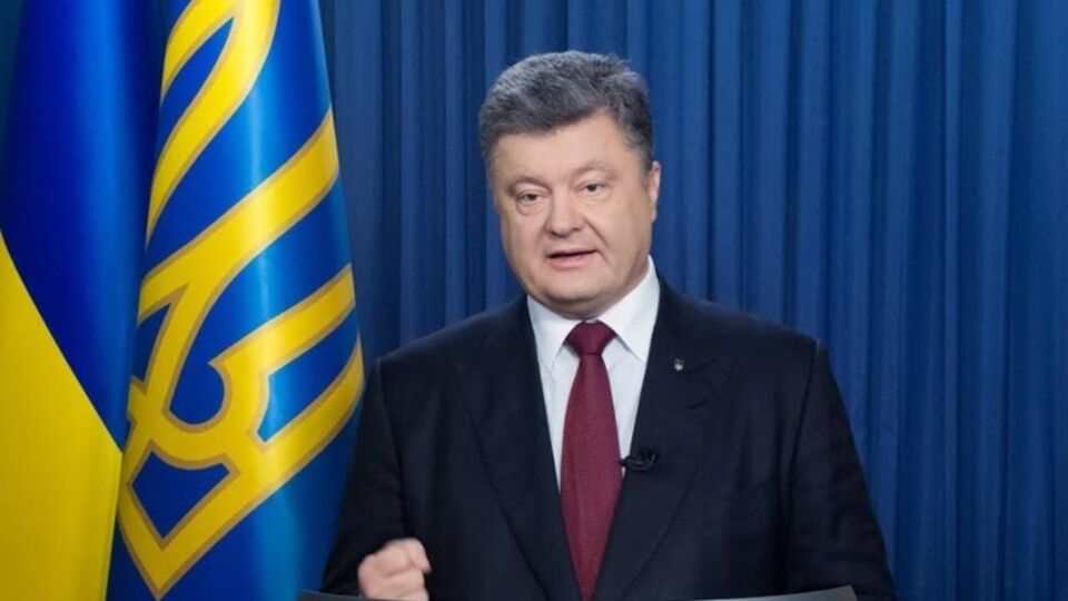 Порошенко заявил, что украинские военные получили приказ открывать ответный огонь