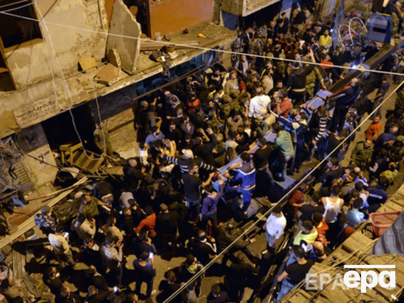 На людной улице 12 ноября почти одновременно прогремели два взрыва