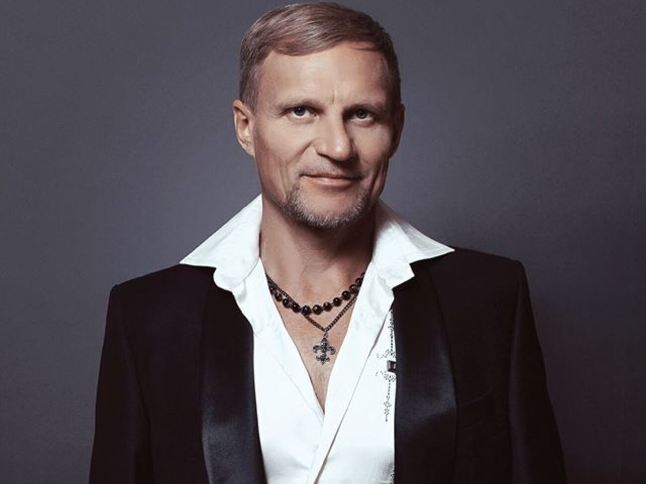 Скрипка исполнил песню на французском языке