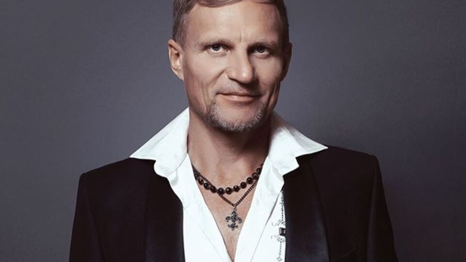 Скрипка исполнил песню на французском языке