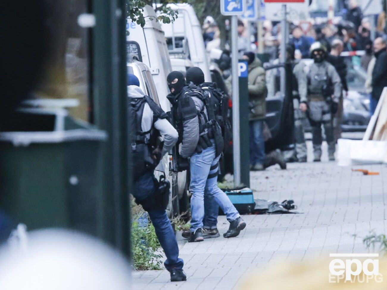 На улицах Брюсселя десятки полицейских с оружием и в масках