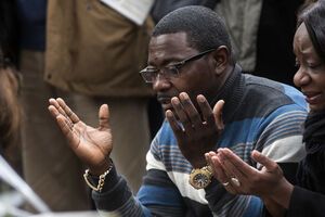 В полдень в Европе прошла минута молчания в память жертв терактов 13 ноября. Фоторепортаж