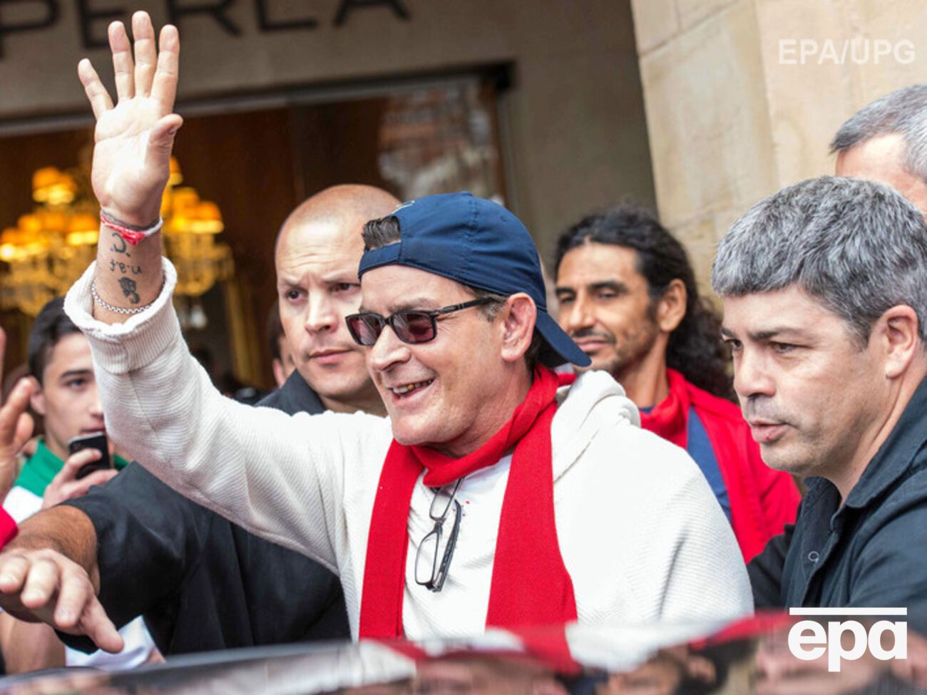 Чарли Шин заявит, что он ВИЧ-инфицирован